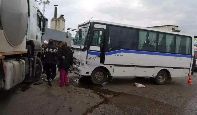 Manisa Salihli'de feci trafik kazası: 9 yaralı