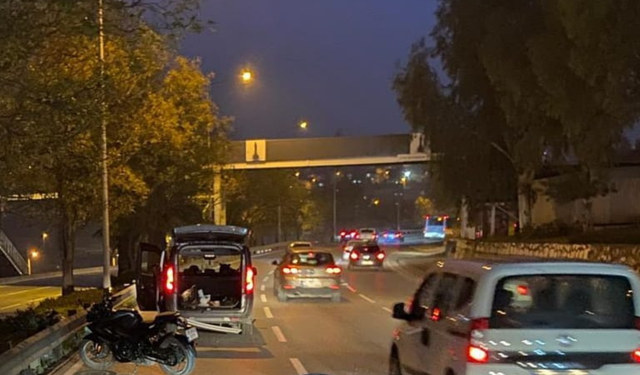 İzmir Karabağlar Yeşildere Caddesi'nde kaza: Trafik akışı kısıtlandı