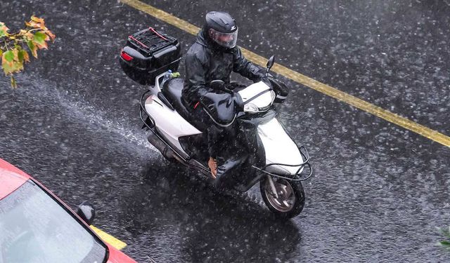 Olumsuz hava koşullarından ötürü scooter ve motosikletlerin trafiğe çıkışı yasak!