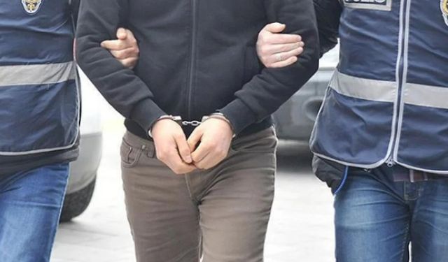 İzmir’de kaçakçılık operasyonları: Tonlarca kaçak ürün ele geçirildi