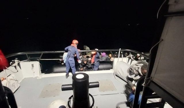 Çeşme’de Sahil Güvenlik düzensiz göçmenleri yakaladı