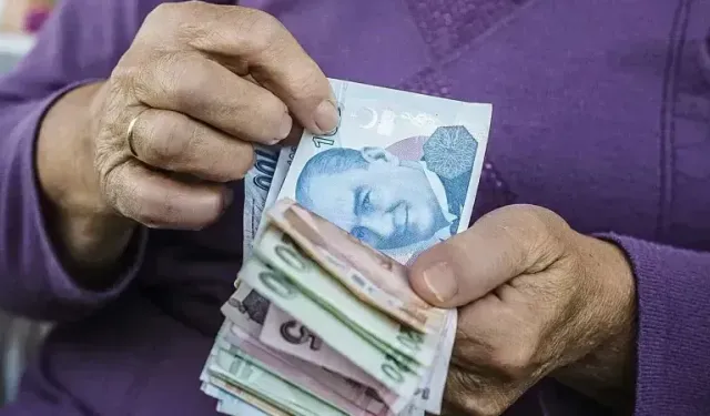 Emekliler merakla bekliyor... Kurban Bayramı ikramiye tarihi açıklandı!