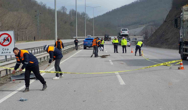 Lastiği patlayan minibüs TIR'a çarptı: 1 ölü, 1 yaralı!