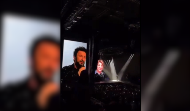 Annesini kaybeden Tarkan ilk konserinde hüngür hüngür ağladı