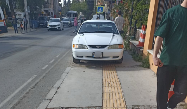 Buca’da bu yer sokak değil otopark!