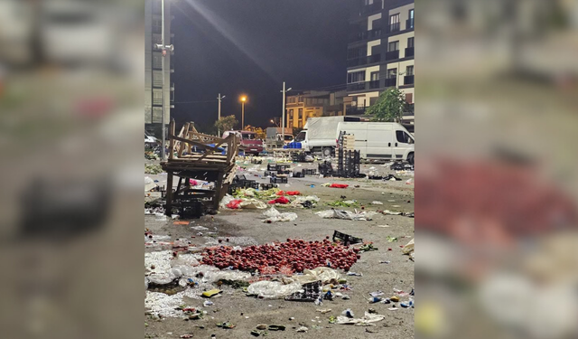 Çiğli’de grevin faturası ağır! Sokaklarda çöp yığınları oluştu