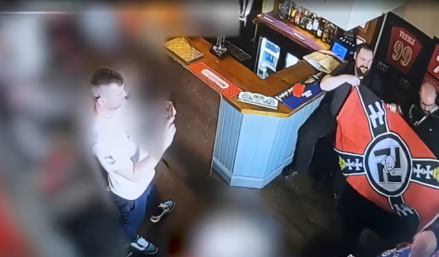 İngiltere'de bir barda Hitler'in doğum gününü pastasıyla kutladılar