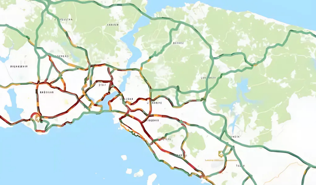 İstanbul'da deprem paniği trafiği kilitledi!