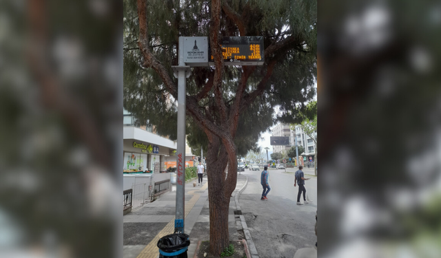 Karşıyaka'da saklambaç oynayan otobüs durağı!