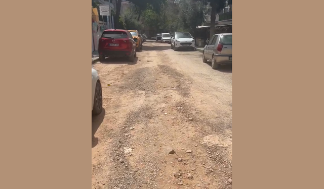 Bornova'da 6 aydır yapılmayan sokaklar toz ve çamur içinde!