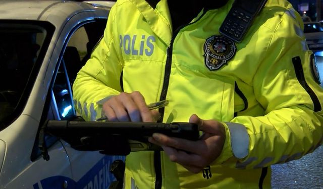 Balçova’da drift terörü: Ehliyeti iptal edilen sürücü yakalandı