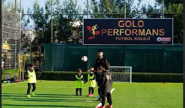 İzmir’de futbol şöleni: Uluslararası seçmeler ve efsaneler maçı