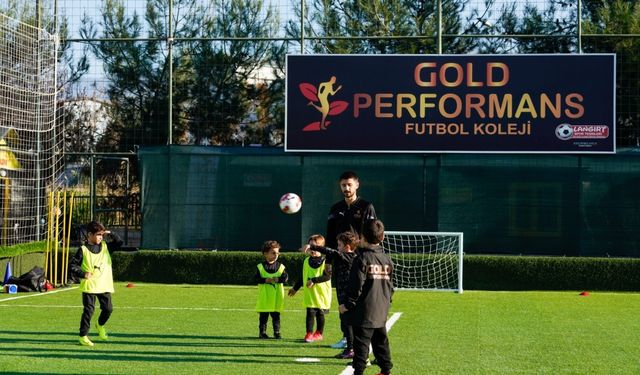 Gold Performans Uluslararası Futbolcu Seçmeleri İzmir’de başlıyor
