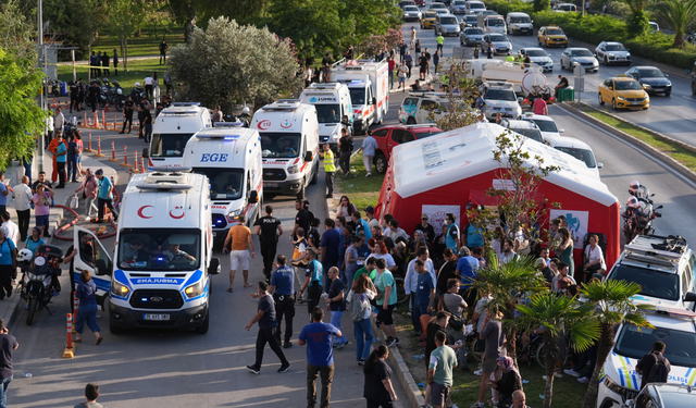 İzmir’de yangın sonrası Medicana Hastanesi hizmetlerine yeniden başladı