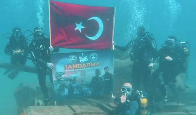 Jandarma'nın 186. yılını su altında kutladılar