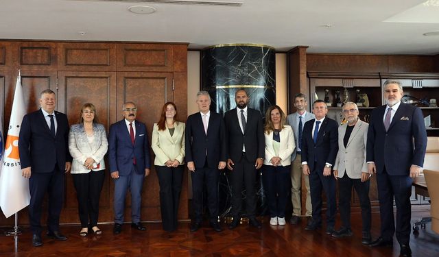 Türkiye Satranç Federasyonu’ndan İzmir Ticaret Odası’na ziyaret
