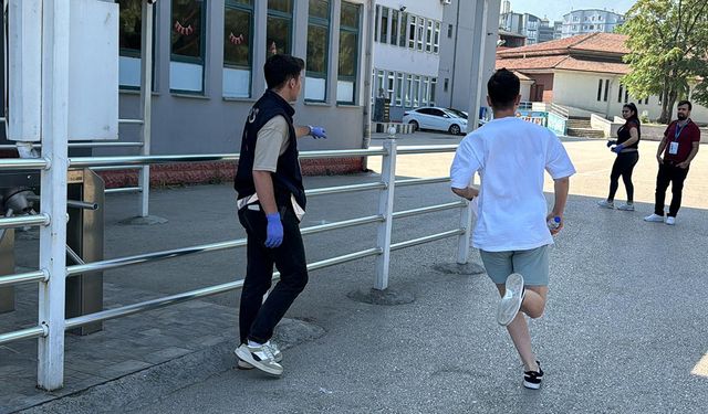 İzmir'de YKS heyecanı: Son saniyede sınava yetiştiler
