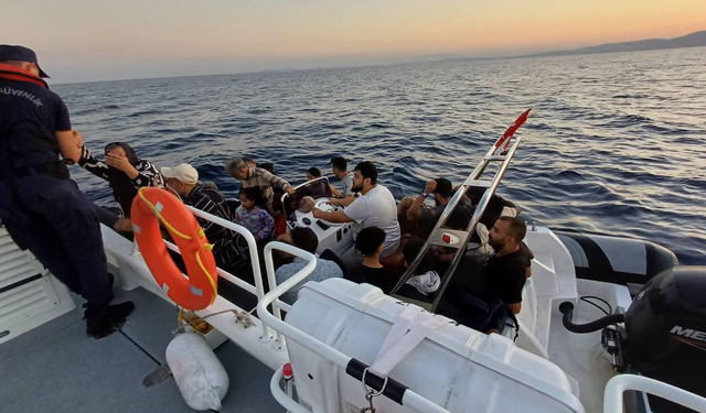 Dikili açıklarında 8’i çocuk 81 düzensiz göçmen yakalandı