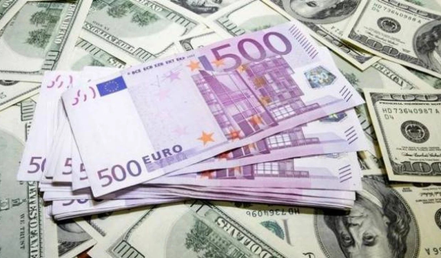 Döviz piyasasında rekor gün: Dolar 44 lirayı aştı, Euro yükselişini sürdürüyor