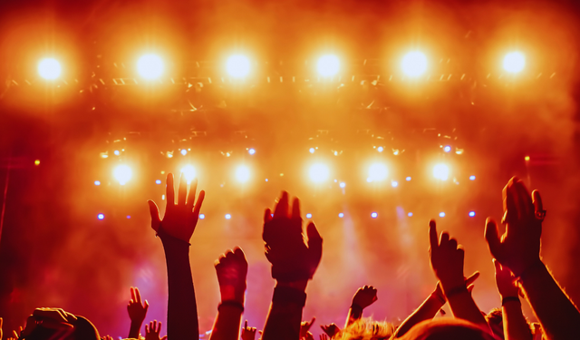 İzmir’de sonbahar etkinlikleri: Konserden 90’lar gecesine, tiyatrodan festivale dopdolu program