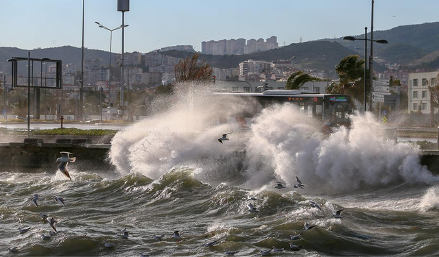 Ege’nin güneyinde şiddetli fırtına alarmı: Ulaşımda aksamalar bekleniyor
