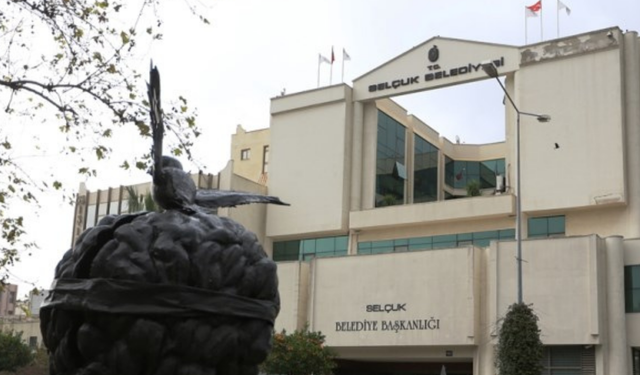 Efes Selçuk Belediyesi’nden üniversite öğrencilerine ‘İlk Cep Harçlığı’ desteği