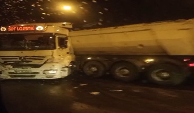 Bayraklı Tünelleri’nde zincirleme kaza: Yol trafiğe kapandı