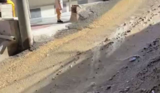 Karabağlar’da su borusu patladı