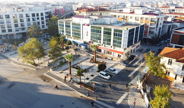 Menderes Belediyesi’nden atık yağ kampanyası: 3 litre getirene zeytin fidanı hediye