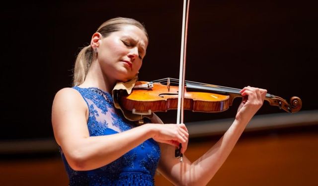 175 yıllık kemanla büyüleyen konser