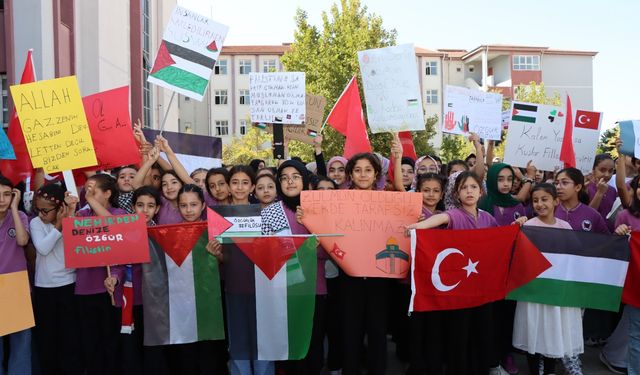 Öğrencilerden Filistin için farkındalık etkinliği