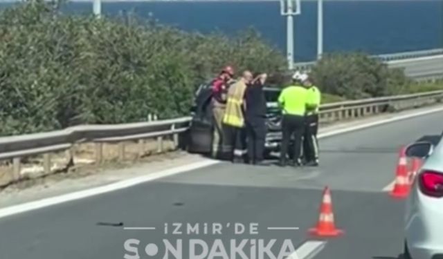 Çeşme’de trafik kazası: Sürücü araçta sıkıştı