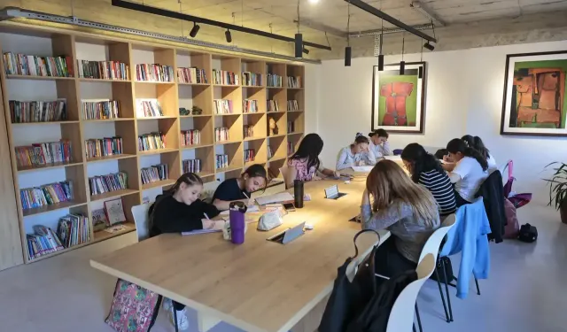 Konak'ta Cumhuriyet Kütüphaneleri öğrencilerin ilk tercihi oldu!