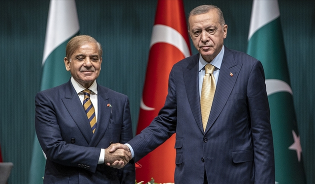 Erdoğan, Bakü'de Pakistan Başbakanı Şerif ile görüştü