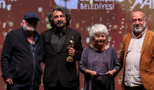 Altın Portakal’da büyük zafer: Tavşan İmparatorluğu geceden 7 ödülle ayrıldı