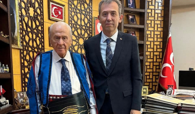 Devlet Bahçeli'ye Karaşar Türkmen Alevilerinden anlamlı hediye