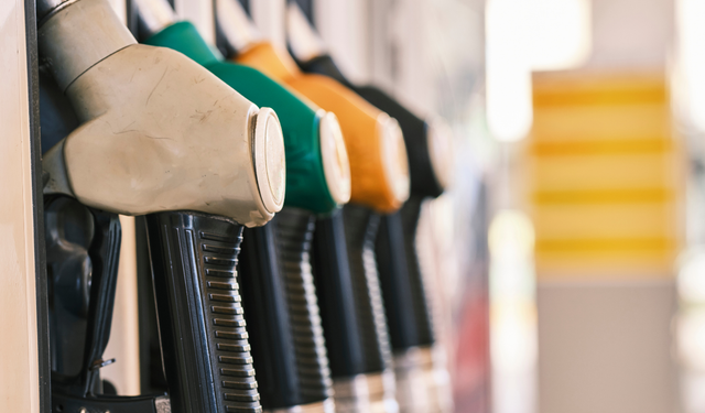 Akaryakıtta ibre bu kez indirimden yana: İzmir'de güncel akaryakıt fiyatları