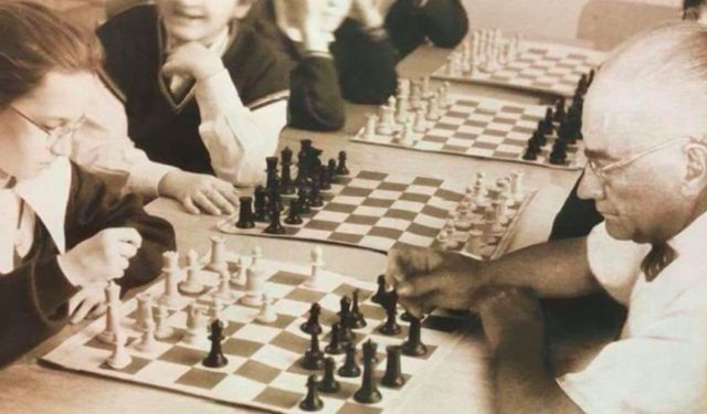 Çeşme, Atatürk Günü’nde Satrançla Buluştu