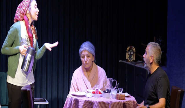 Demans eğitimi tiyatro sahnesinde