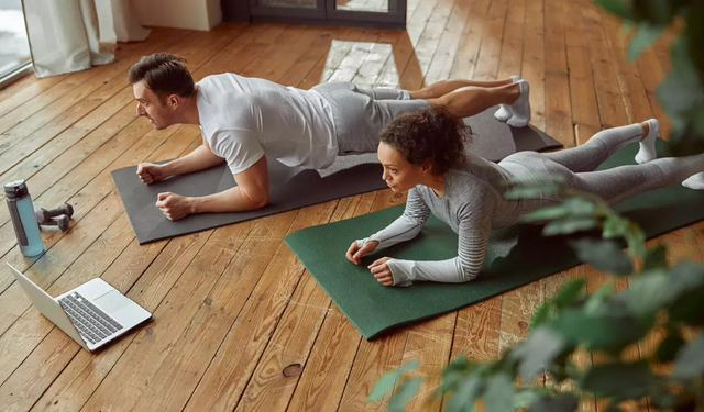 2025'te evde formda kalmanın yolları: En yeni fitness trendleri