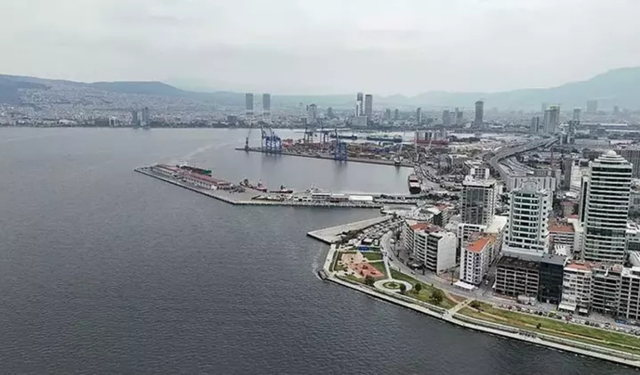 İzmir Körfezi’nde kirlilik alarmı: Plankton patlaması ve pis koku devam ediyor