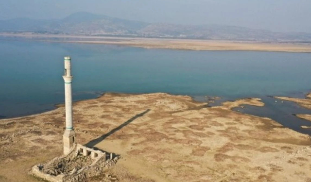 İzmir barajlarında su alarmı sürüyor: Yağış umut olmadı