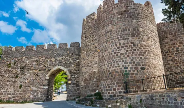 İzmir Kadifekale nerede, nasıl gidilir?