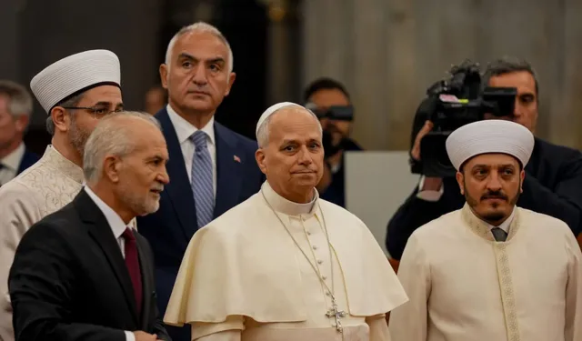Papa 14. Leo, Sultanahmet Camii'ni ziyaret etti