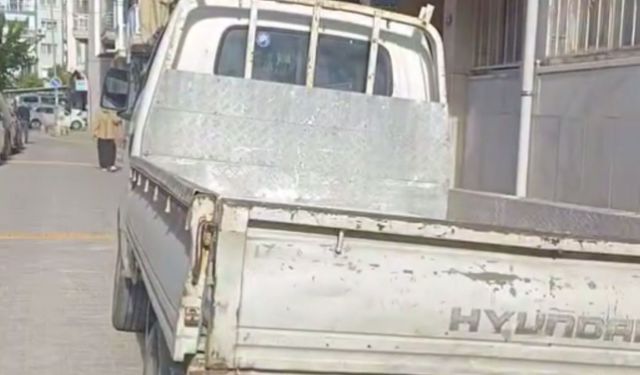 Karşıyaka’da yol tartışması: Yolu gasp ettiler, polis çağırın dediler