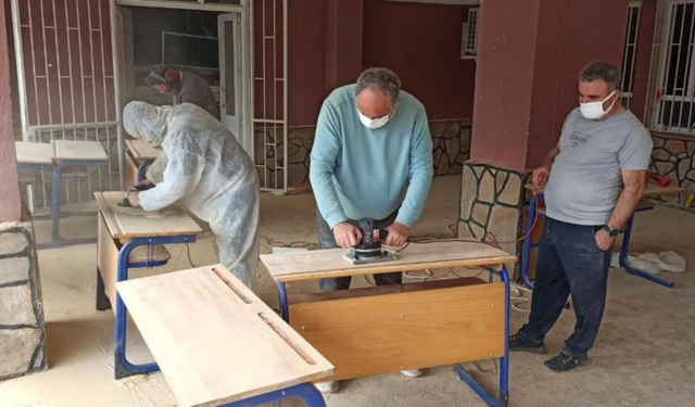 Ödemiş’te öğretmenler ara tatili okullarını yenilemeye ayırdı