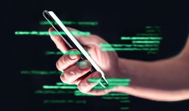 Samsung kullanıcılarına uyarı: Casus yazılım Türkiye’deki telefonlara sızdı!