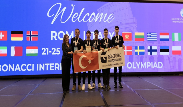 Lise öğrencileri kendi tasarladıkları robotlarla dünya şampiyonu oldu