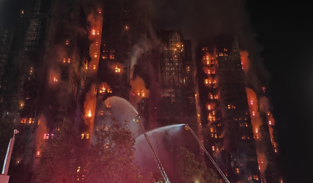 Hong Kong’daki yangında can kaybı 75’e yükseldi: 3 kişi gözaltında