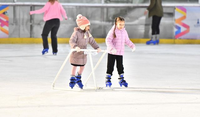 İzmir’de kış keyfi başlıyor: Kültürpark ve Bostanlı’ya buz pisti kuruluyor